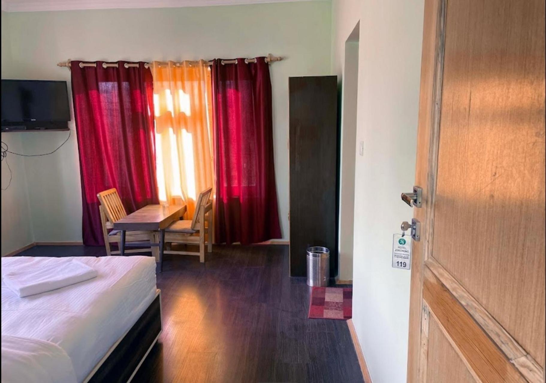 Tih Hotel Jorchung Λεχ Εξωτερικό φωτογραφία