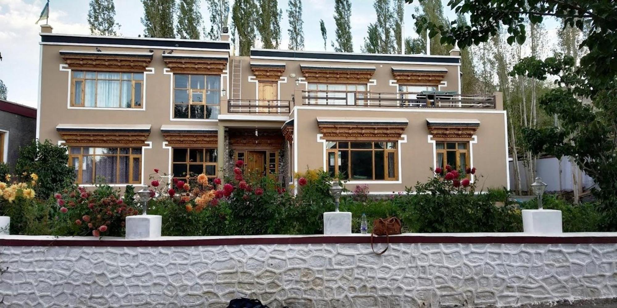 Tih Hotel Jorchung Λεχ Εξωτερικό φωτογραφία
